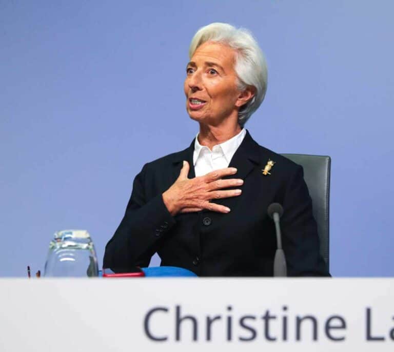 Lagarde mantiene el rumbo del BCE mientras lanza una revisión de su estrategia