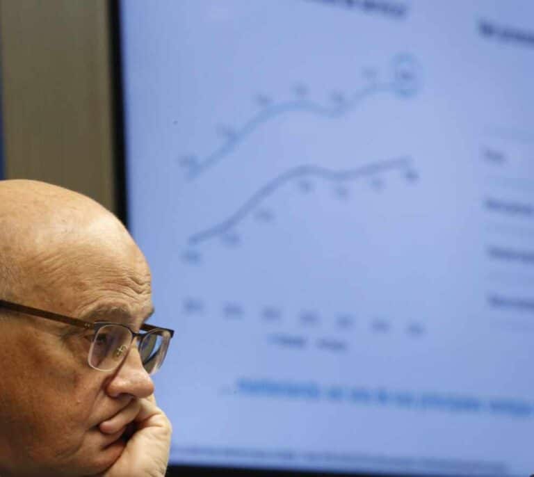 Sabadell no se asusta por el desplome en bolsa y descarta una fusión