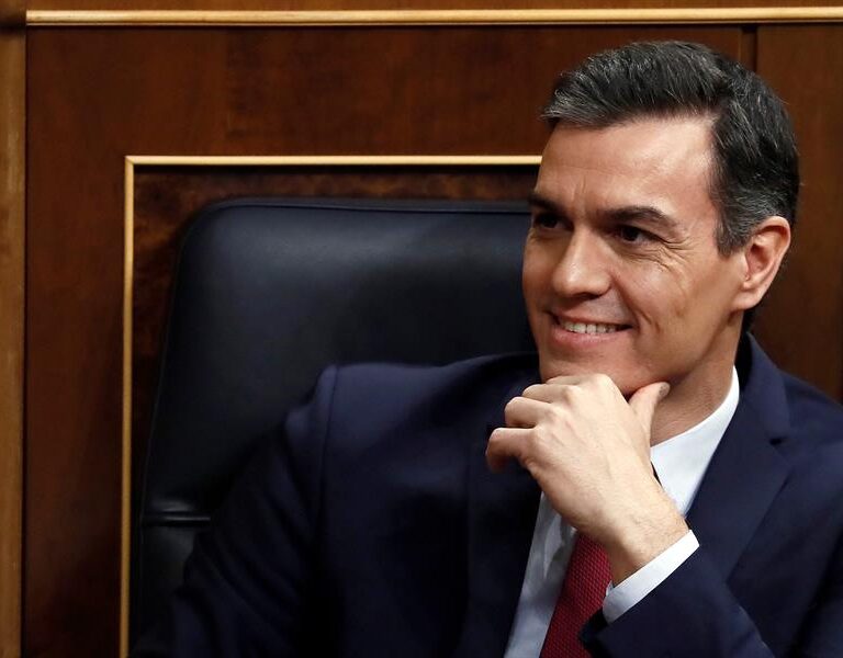 Sánchez, elegido presidente por dos votos en una sesión de alto voltaje
