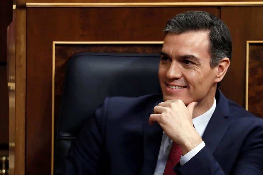 Sánchez, elegido presidente por dos votos en una sesión de alto voltaje