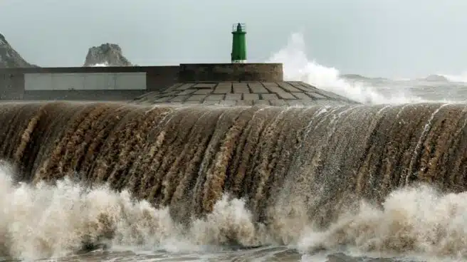 Una borrasca dejará vientos de más de 80 km/h, olas de 4 metros y lluvias intensas desde mañana
