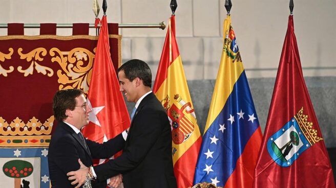 El presidente encargado de Venezuela, Juan Guaidó, junto al alcalde de Madrid, José Luis Martínez Almeida