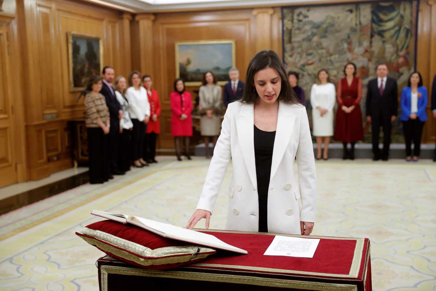 La nueva ministra de Igualdad, Irene Montero jura su cargo.