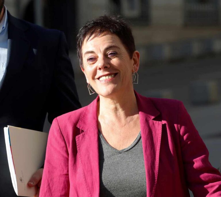 Sánchez acuerda con Bildu mantener una vía de diálogo abierta