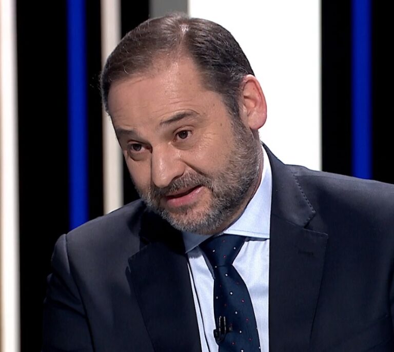 Lluvia de críticas a Ábalos por bromear sobre la polémica de los contagios del 8-M: “Yo estuve en la Mascletá”