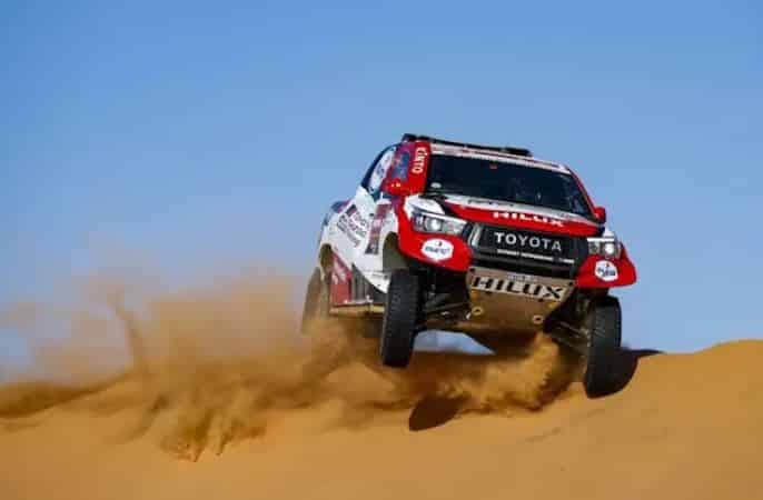 Fernando Alonso vuelca y da dos vueltas de campana en el Dakar