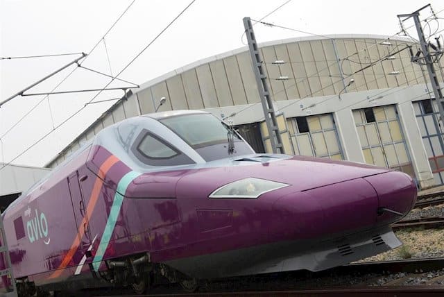 Renfe suspende el estreno de su AVE 'low cost' AVLO y devolverá el dinero de los billetes