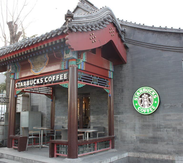 El coronavirus golpea a Starbucks: cierra 2.000 cafeterías