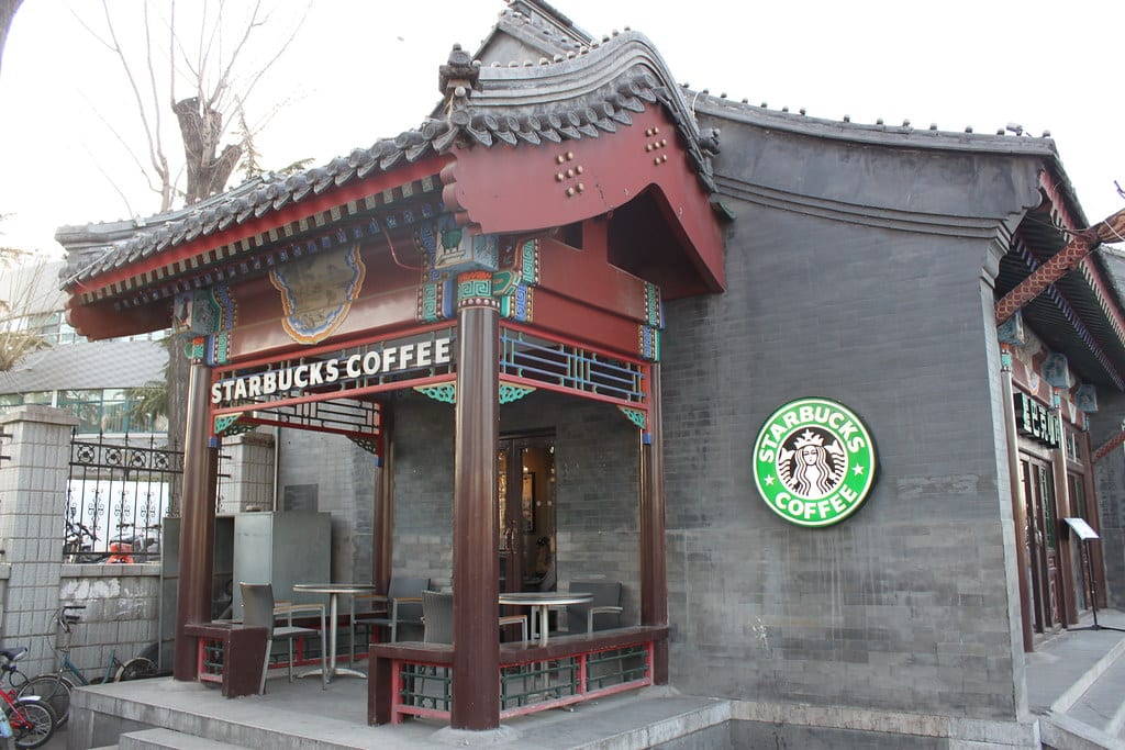 El coronavirus golpea a Starbucks: cierra 2.000 cafeterías