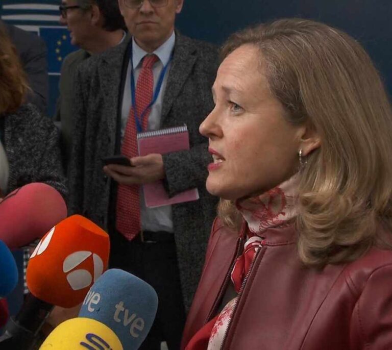 Calviño: en Davos hay "curiosidad" por el Gobierno, no "inquietud"