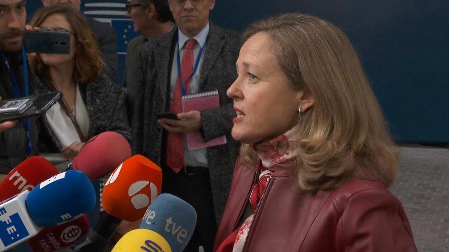 Calviño: en Davos hay "curiosidad" por el Gobierno, no "inquietud"