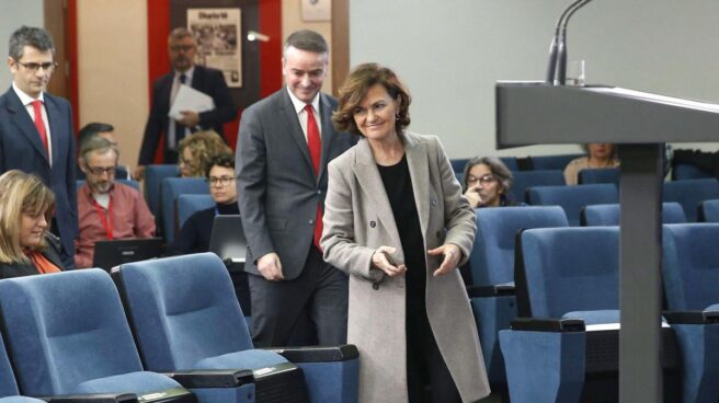 Iván Redondo y Carmen Calvo en la sala de prensa de la Moncloa.