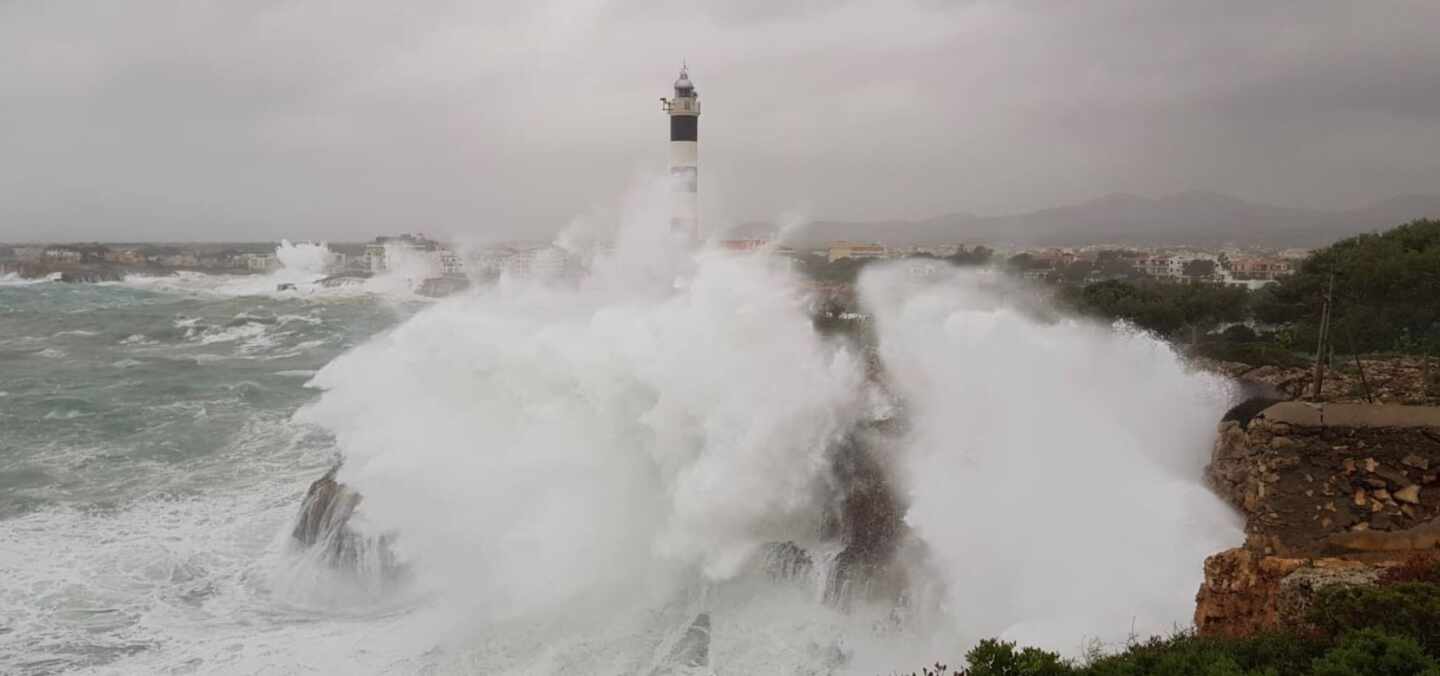 Portocolom (Mallorca) registra olas gigantes por la borrasca Gloria