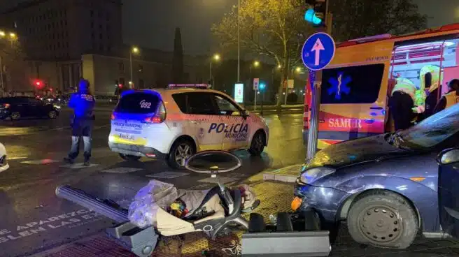 Un coche atropella a una pareja y sus dos hijos, de 20 meses y 4 años, en Madrid