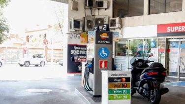 El precio de los carburantes repunta con fuerza en plena escalada del petróleo