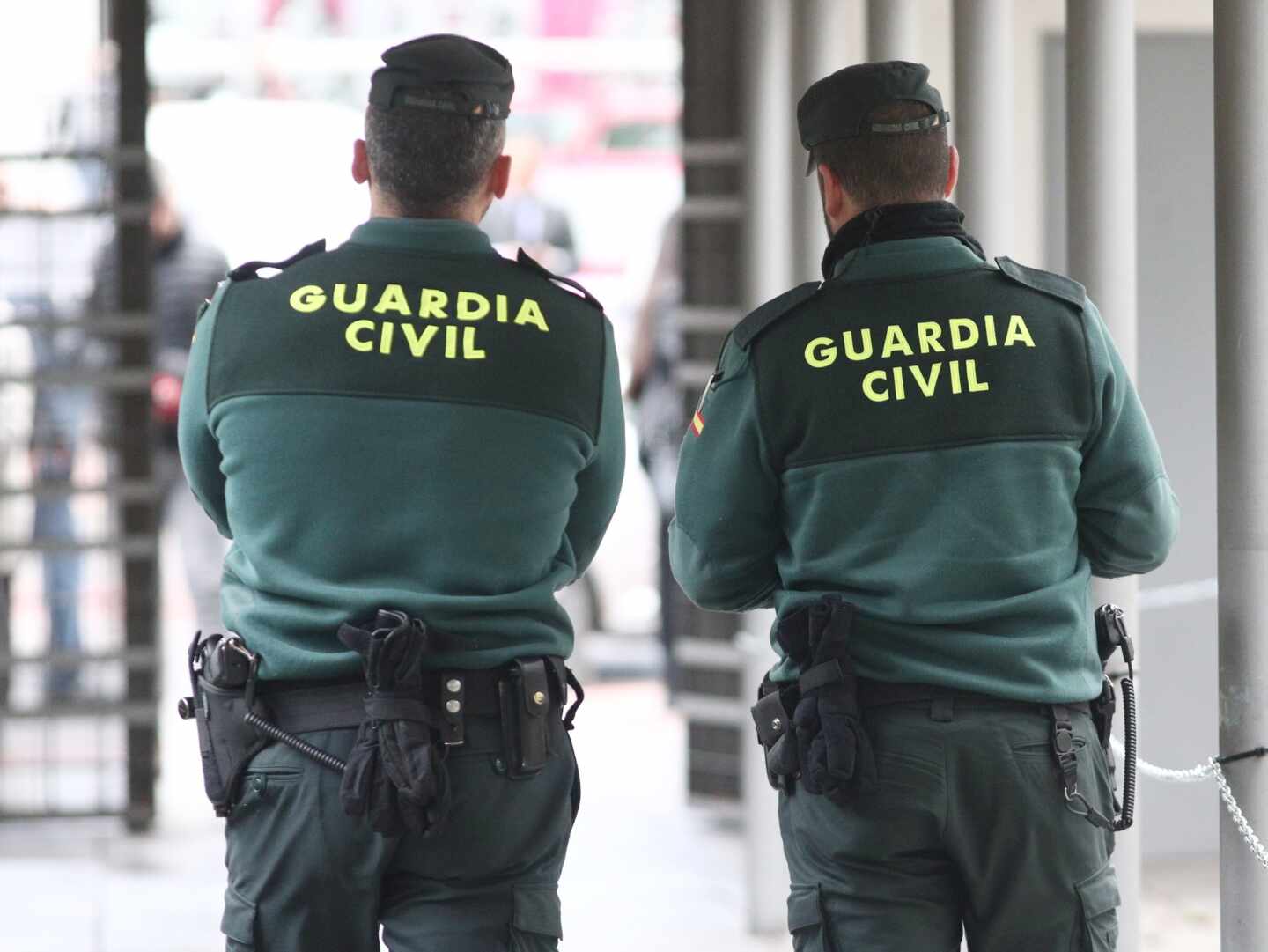 Una pareja de agentes de la Guardia Civil, en pleno servicio.