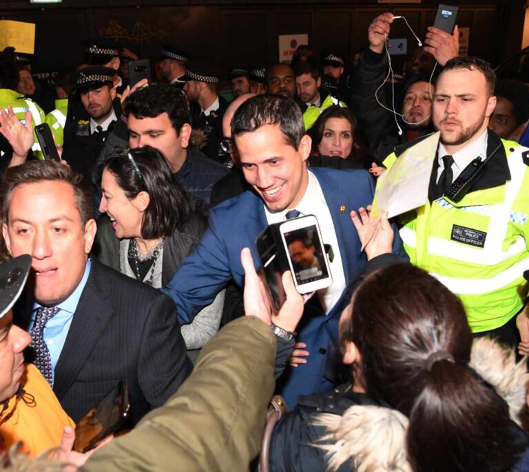 Guaidó responderá al desplante de Sánchez con un mitin masivo en Madrid