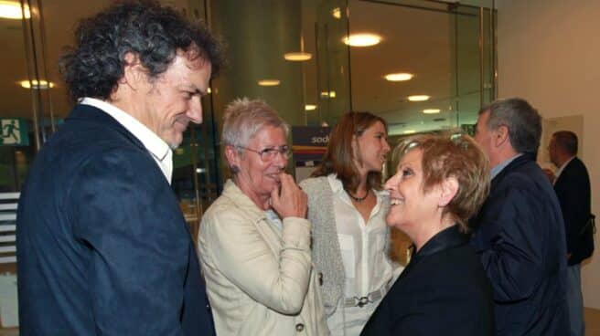 Txema Urkijo junto a Maixabel Lasa y Rosa Peláez, víctima de ETA en Hipercor.