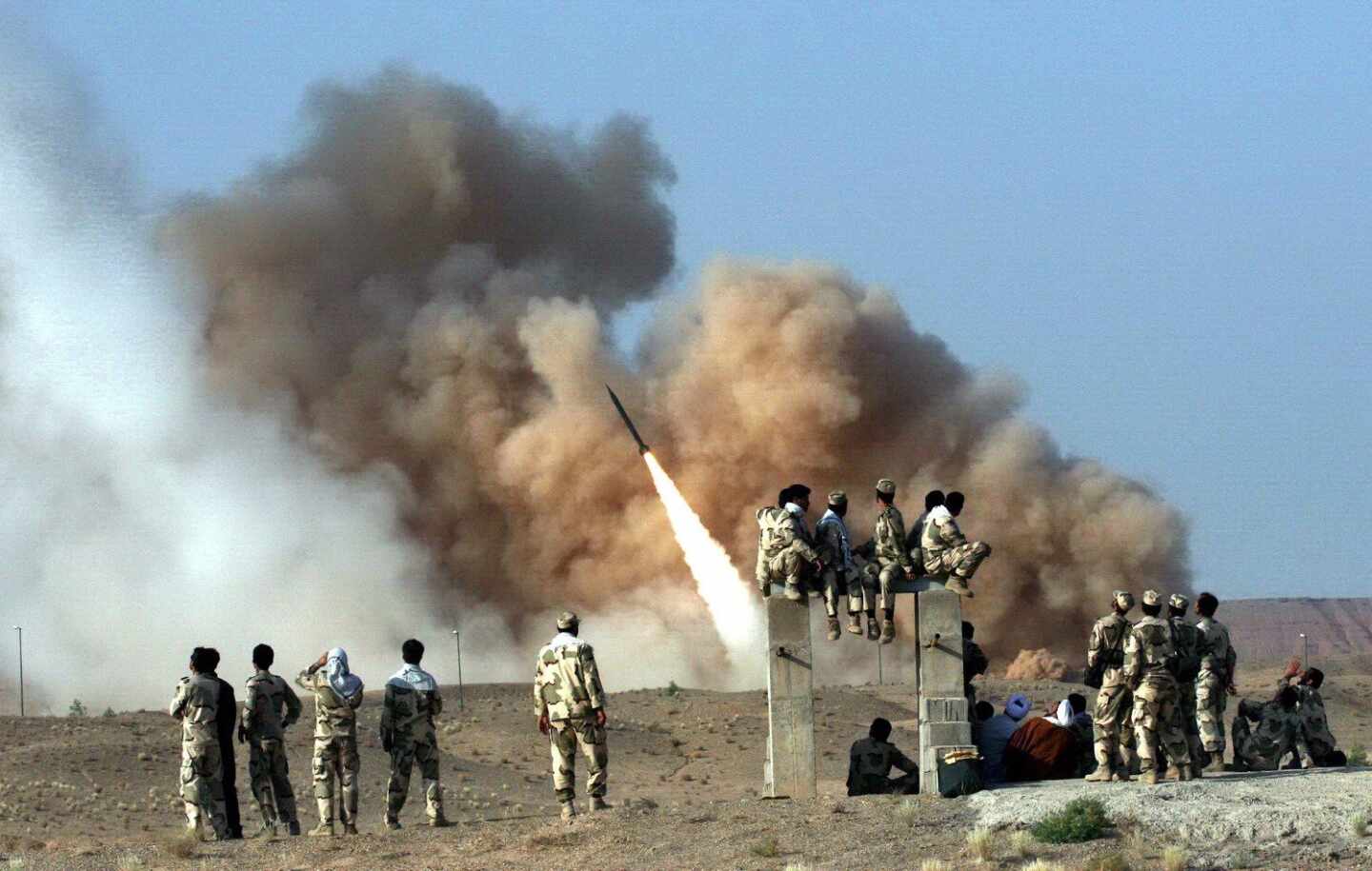 Irán ataca con misiles dos bases de EEUU en Irak en respuesta por la muerte de Soleimani