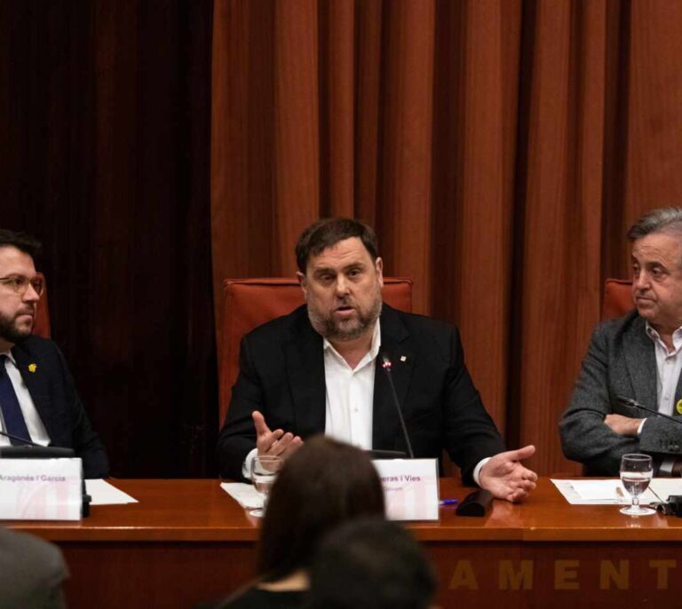Junqueras avisa al PSOE: "Algunos de los que aplaudieron la represión probarán las cloacas del Estado"