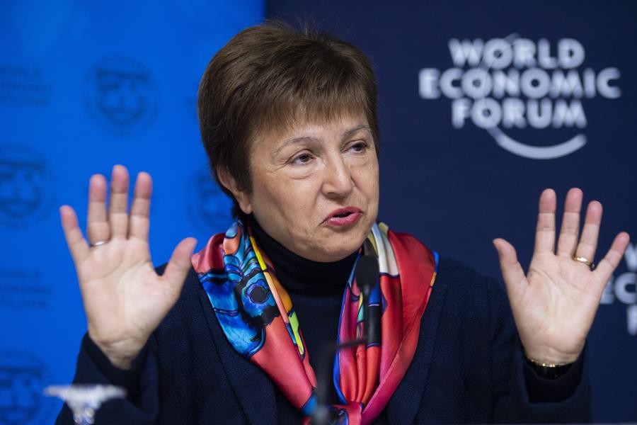 La directora del FMI, Kristalina Georgieva, en una rueda de prensa en Luxemburgo.