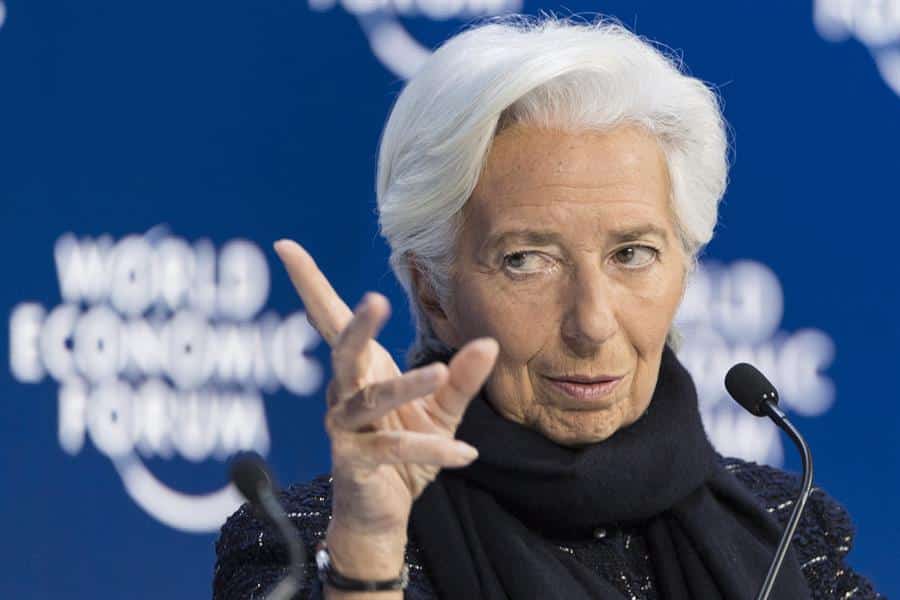 Lagarde afirma que actuará "a su debido momento" para contener la inflación
