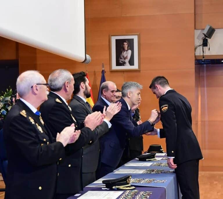 Un juzgado reclama a Interior el expediente de las medallas por el operativo de Cataluña