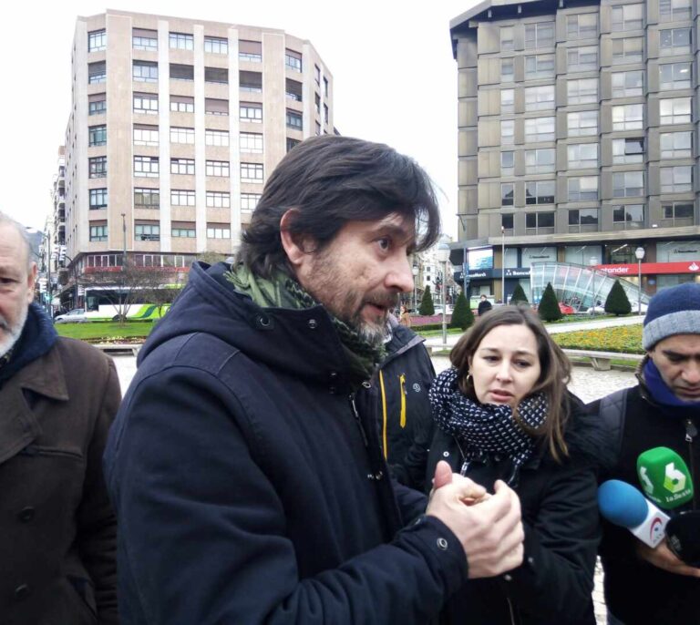 Podemos marca el paso al Gobierno: "De la reforma laboral del PP no quedarán ni los palos del sombrajo"