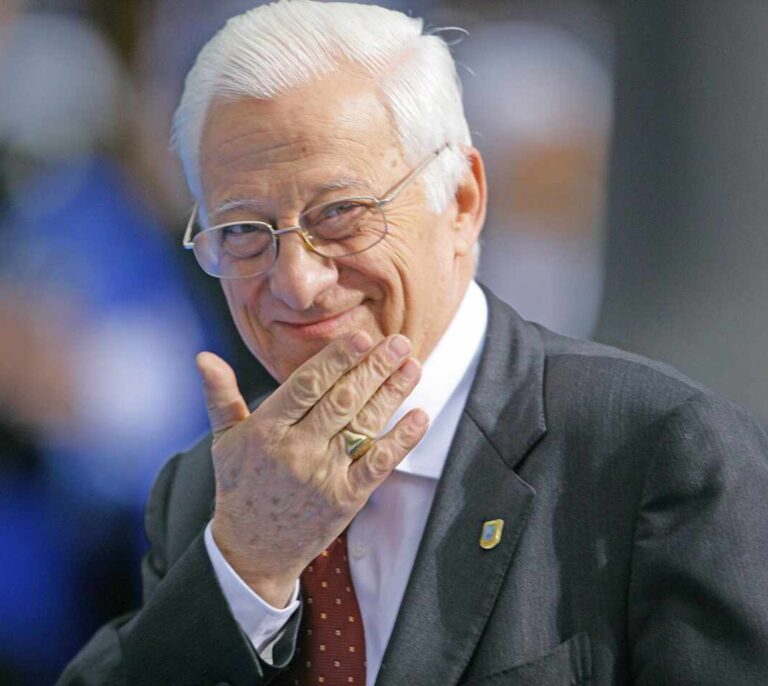 El Padre Ángel: "La sociedad española es buena, no veo esa podredumbre de la que hablan"