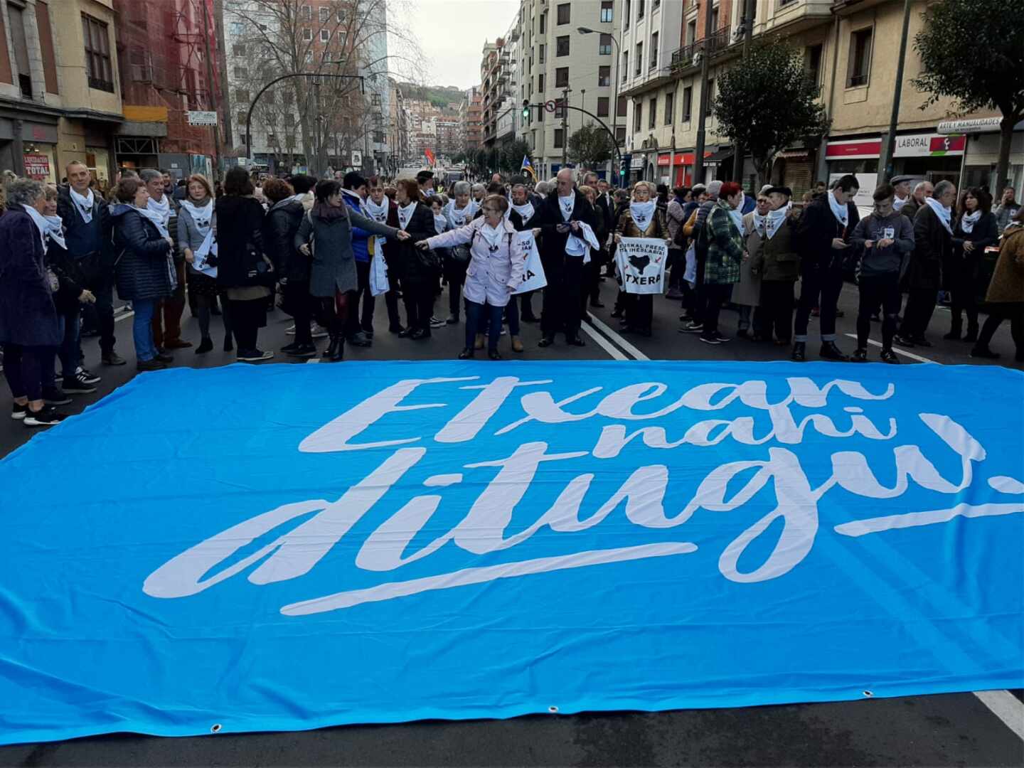 Etxerat reclama el traslado a Euskadi de los 85 etarras presos "en la periferia de Euskal Herria"