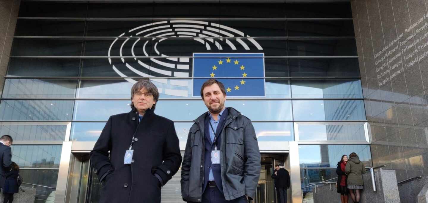 Puigdemont: gallina navideña en el Parlamento europeo