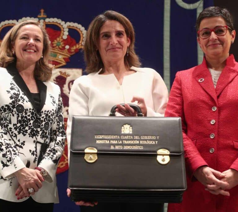 "Falsa polémica" y "anécdota": dos vicepresidentas en auxilio de Ábalos