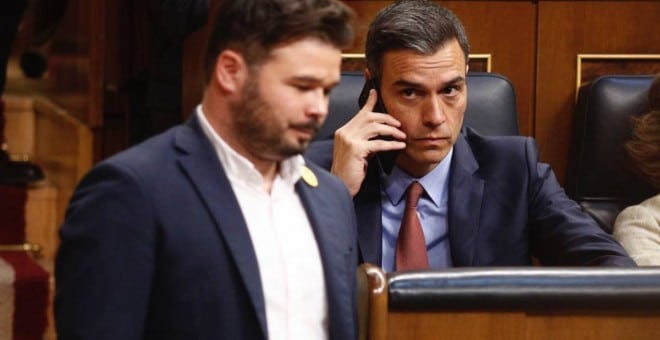 Rufián y Sánchez se reunieron de urgencia en Moncloa para desbloquear la mesa de negociación