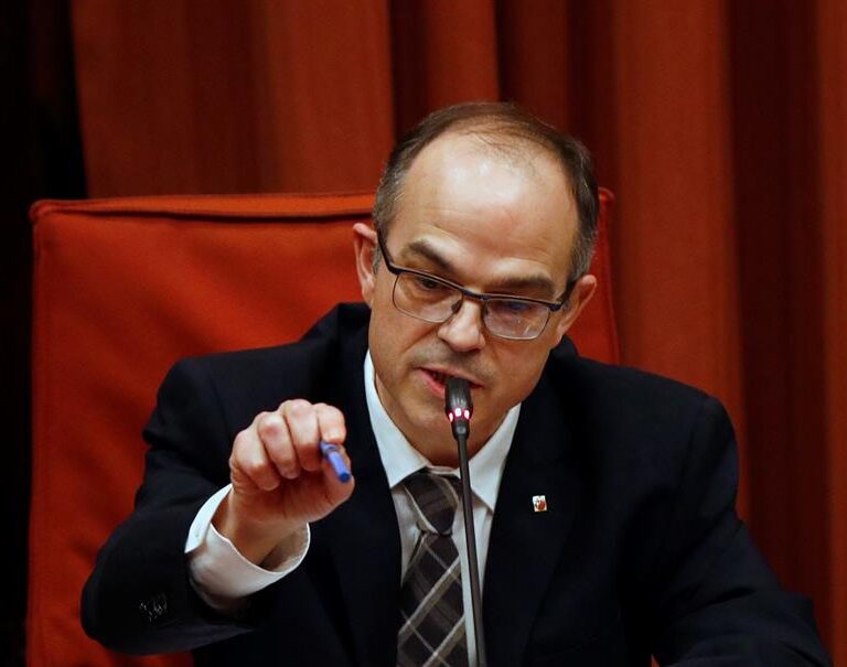 Turull riñe a JxCat y ERC por el espectáculo de división sobre Torra