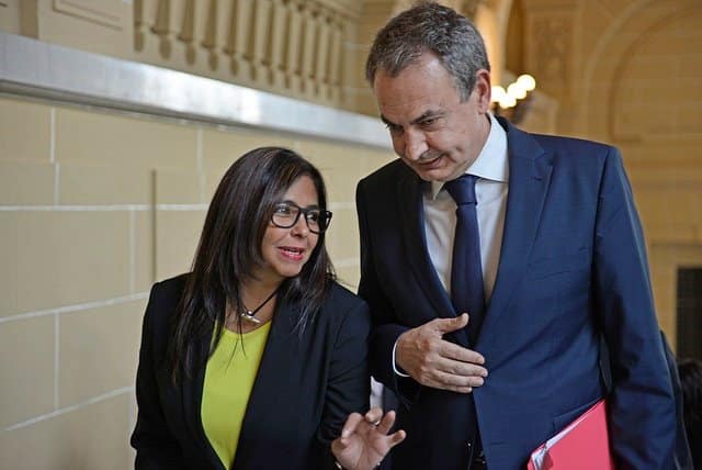 Zapatero y Delcy Rodríguez en una imagen de 2016