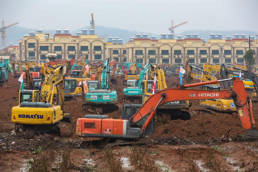 China construye un hospital de mil camas.