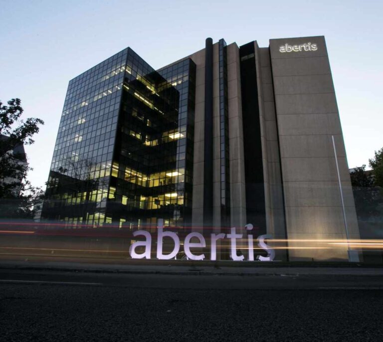 La crisis de Atlantia pasa factura a Abertis y le sitúa al filo del 'bono basura'