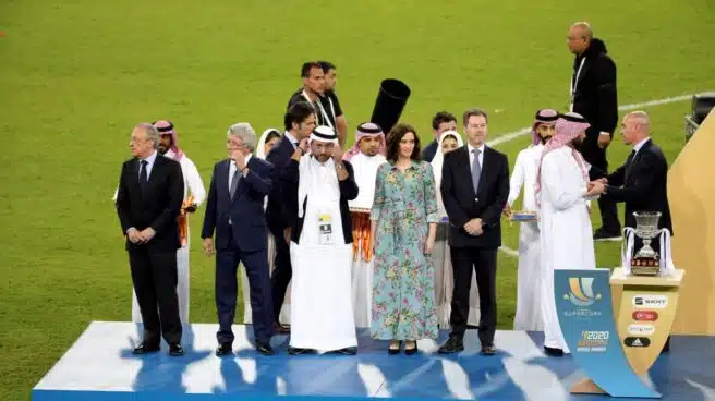 El gesto de Díaz Ayuso a favor de la mujer: sin pañuelo en la final de la Supercopa en Arabía Saudí