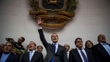 PP y Cs piden a Sánchez que explique en el Congreso si respalda a Guaidó