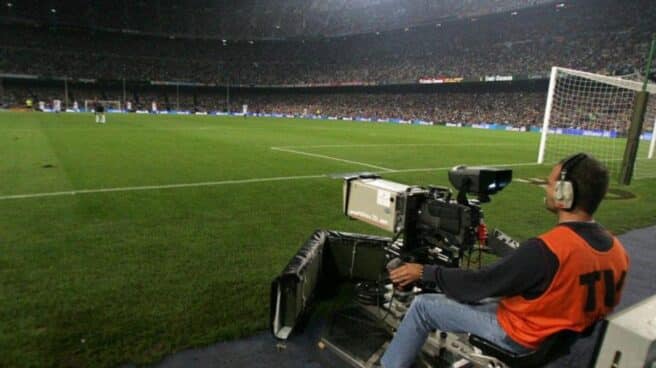 Cámara de televisión en el Camp Nou