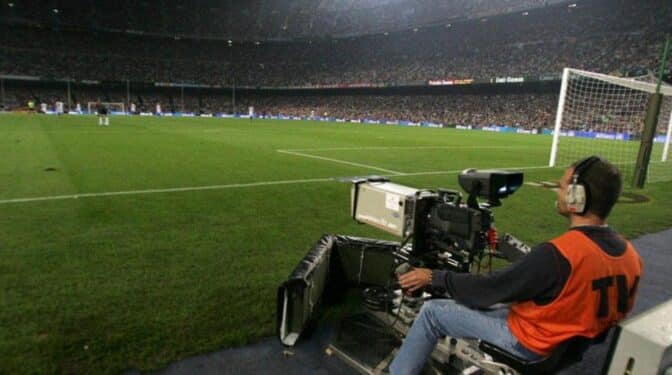 Competencia estudia si debe permitir que Telefónica explote fútbol y series sin restricciones