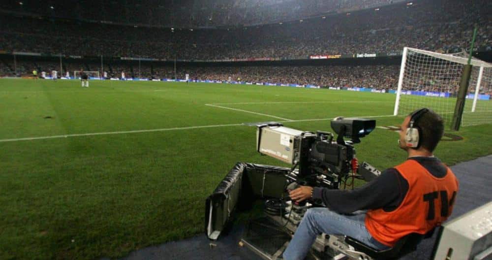 Cámara de televisión en el Camp Nou