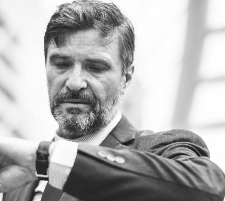 Científicos confirman que el estrés provoca canas y consiguen evitarlo en ratones