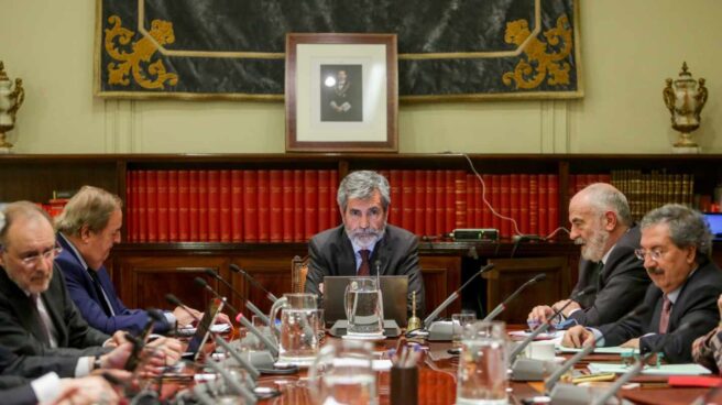 Carlos Lesmes, presidente del Consejo General del Poder Judicial, junto a los vocales del órgano de Gobierno de los jueces. EFE