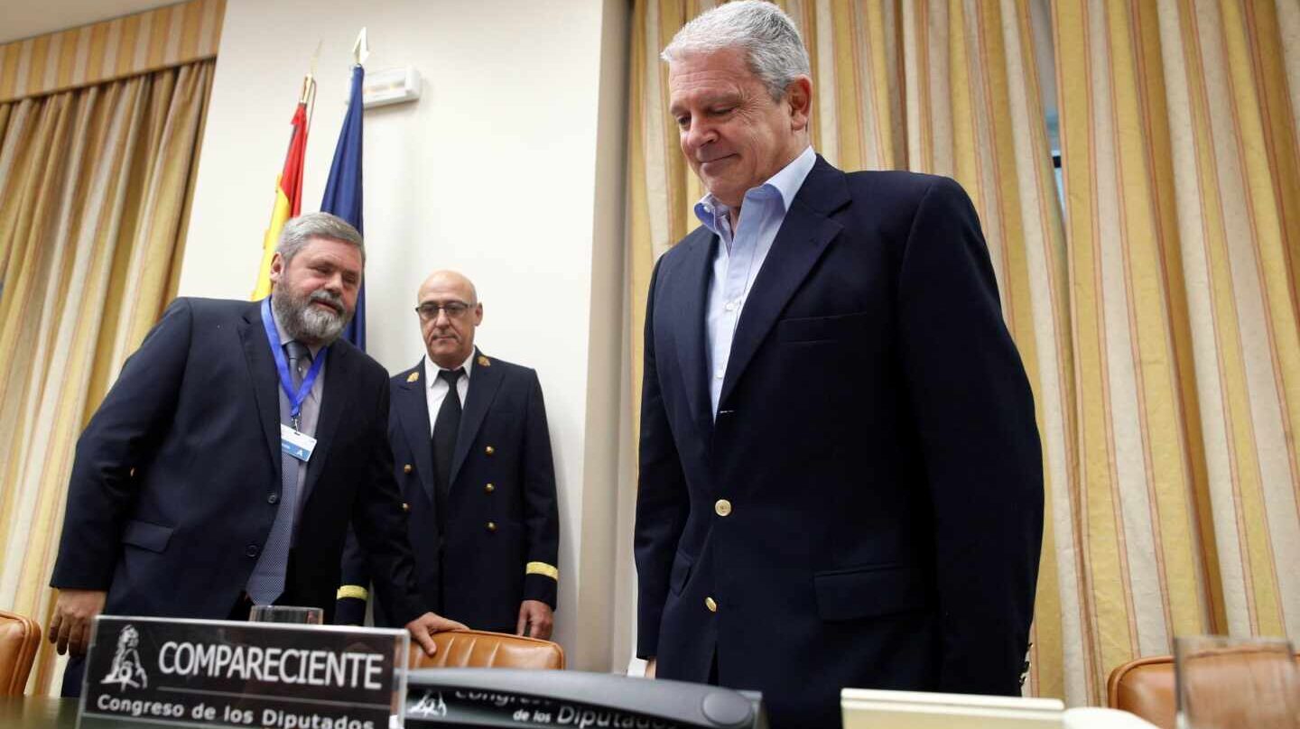 Pablo Crespo y su abogado, Miguel Durán, en una comparecencia en el Congreso de los Diputados.