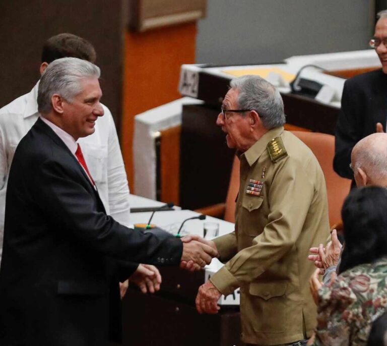Abrazo o rechazo: ¿qué hacer con el régimen cubano?