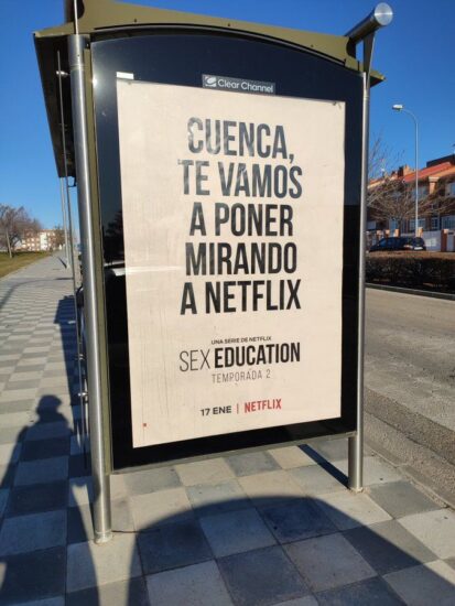 Cartel promocional de 'Sex Education' en Cuenca
