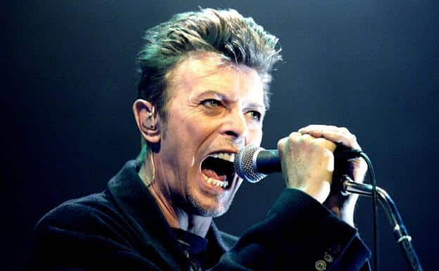 Escucha una versión inédita de 'The man who sold the world' de David Bowie