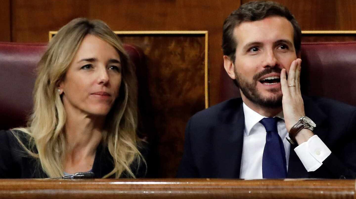 Casado, junto a Álvarez de Toledo, en el debate de investidura