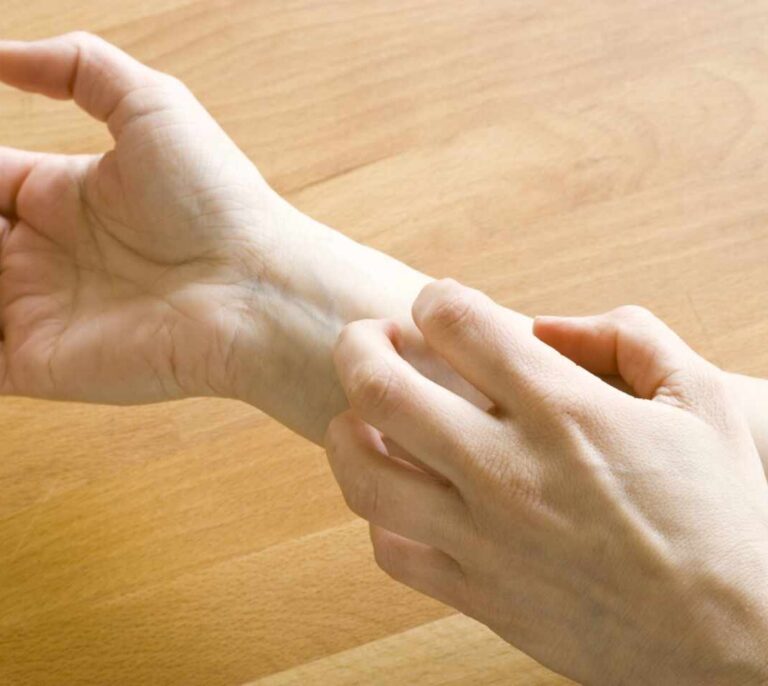 Un estudio revela por qué algunas cremas provocan dermatitis y una posible solución